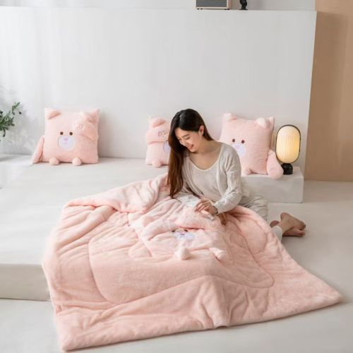 提花抱枕新款小熊格子加厚沙发装饰居家二合一毯子抱枕午睡新款