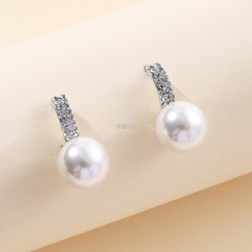 cross-border e-commerce pearl earrings niche gentle design sense earrings light luxury temperament high-grade earrings new accessories