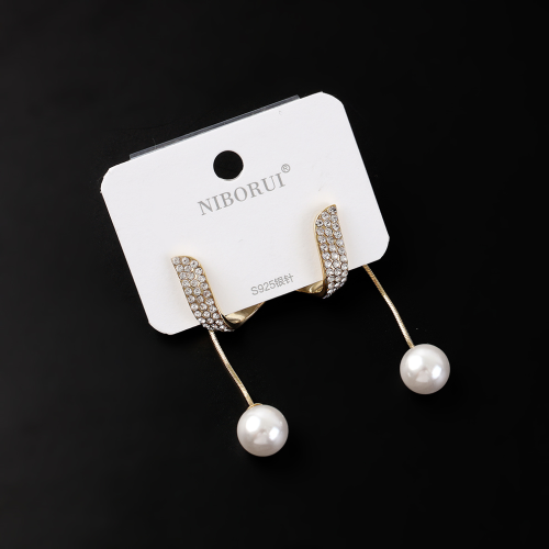 珍珠耳环高级感轻奢小众设计感耳坠女气质耳饰2024新款潮