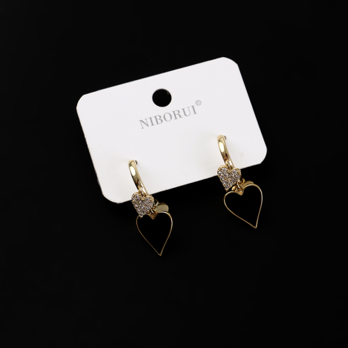 2024年新款潮气质耳环女小众设计感黑色桃心耳饰个性滴油网红耳坠