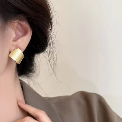 Simple Golden Geometric Irregular Ear Studs New Fashion Cute Anti-Aging Earrings