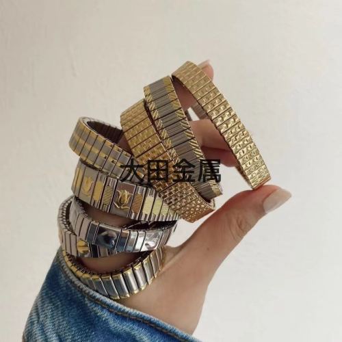 不锈钢镀金手环弹力手环欧美热销桃心可拆卸弹力手环