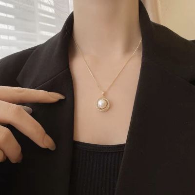 Trendy Net Red Pearl Pendant Light Luxury Minority Clavicle Chain New Pearl Necklace High Sense Ornament