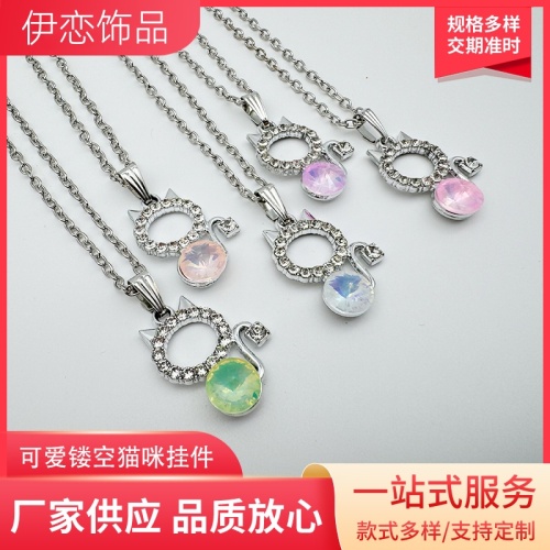 新款可爱镂空猫咪挂件合金挂件项链吊坠DIY镶钻饰品(混款)。