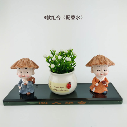 resin piano， chess， calligraphy and painting straw hat little monk four walking rivers and lakes car ornaments car interior design car supplies