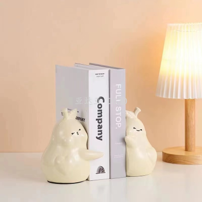 INS Cute Ceramic Decoration Hug Pear Living Room Home Personality Cream Porcelain Decoration