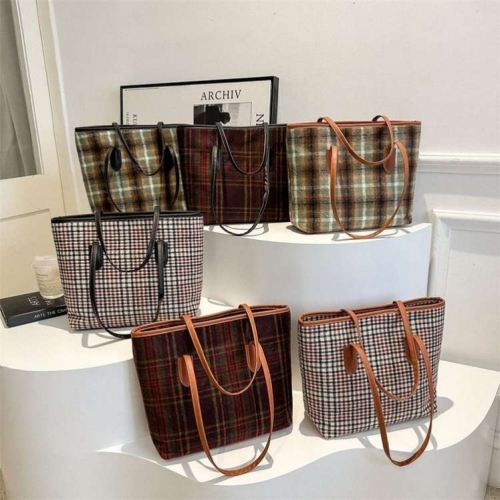 呢子包包女大容量2024新款春秋冬百搭单肩包休闲格子通勤托特包