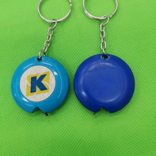 供应爆款硬币大小1米小钢卷尺，带钥匙链条小尺子，小礼品挂件。