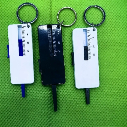 本店供应胎纹尺带钥匙扣，可分透明色实色定颜色，欢迎定购。