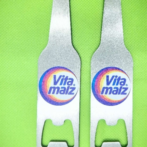 本店有新型款全钢瓶子形开瓶器，啤酒开产品尺寸大小长饾可以定做