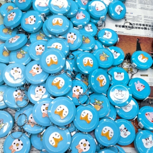 本店有大量火爆款专供应糖果色贴压力迷你小卷尺，可爱礼品小皮尺