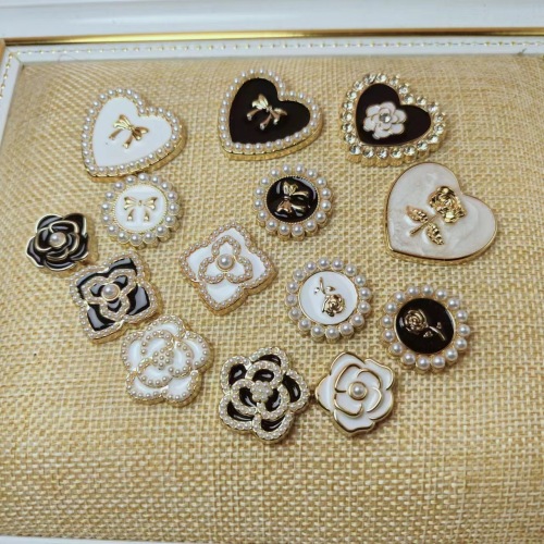 厂家批发韩版珍珠边钻小香风洞洞鞋手机壳diy发夹抓夹配件材料包