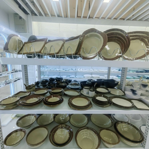 a5 food grade melamine tableware， melamine two-color serrated series plate bowl spoon
