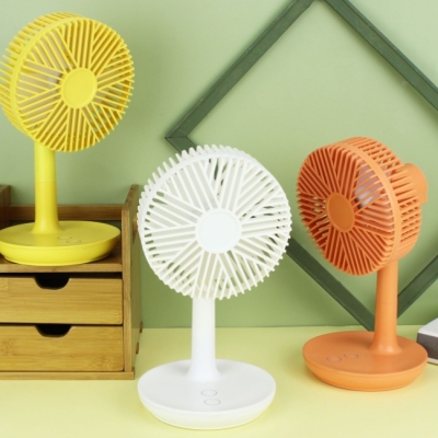 [Brand Number] Sq2208b [Product Name] Desktop Light Shaking Head Three Gear Rechargeable Fan