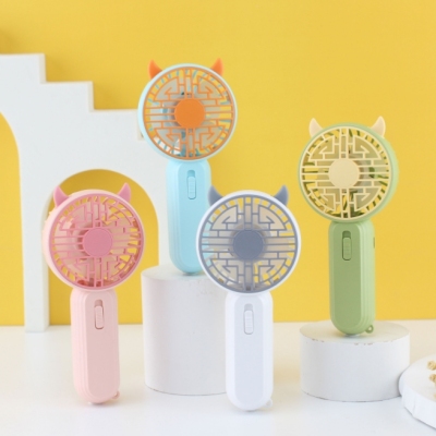 [Brand Number] SQ2239-8 [Product Name] Handheld Devil Light Two-Gear Rechargeable Fan