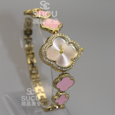 Cross-Border Hot Factory Direct Sales Four-Leaf Clover Bracelet Fashion Diamond Women's Quartz Watch
