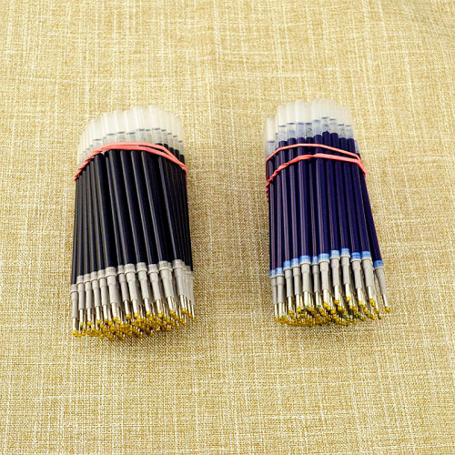 黑色水性中性笔芯子弹头0.7mm办公学生用品跳笔笔芯替芯替换