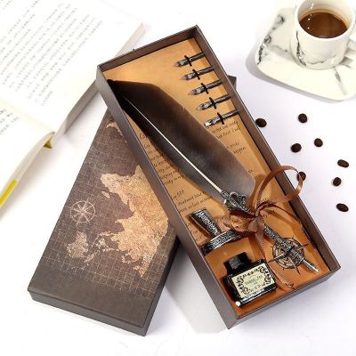 Creative Retro Feather Pen in Stock Supply Wholesale Direct Sale Crown Accessories Feather Pen with Base Holiday Gift