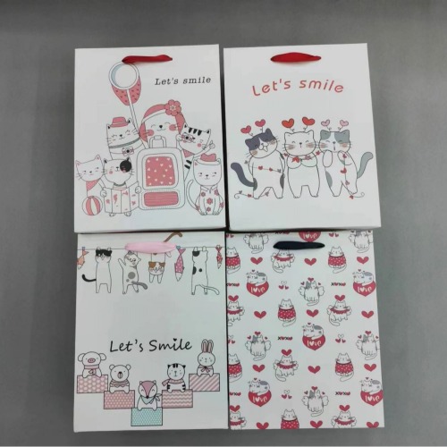 新210克白卡纸新款设计圣诞节主题礼品袋手提袋纸袋现货