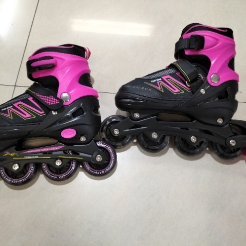 Factory Direct Sales Children and Adults with Lights PU Foam Wheel the Skating Shoes Adjustable the Skating Shoes