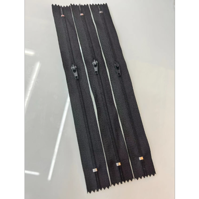 Yiwu Huada Die Casting Hongyu Zipper Factory Direct Sales 3# Nylon Double Closed Mouth Clothing Zipper Multiple Sizes