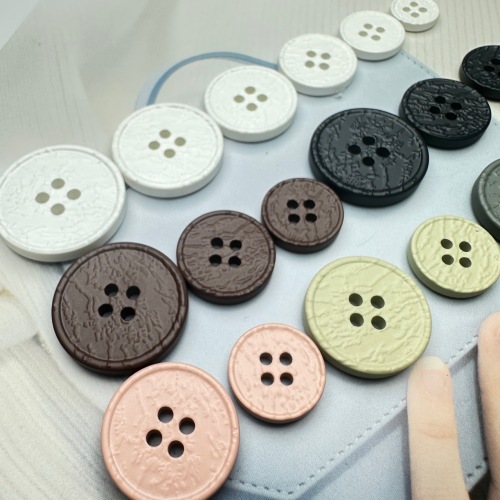 纽扣大衣风衣衬衫外套袖口领口纽扣百搭树脂花纹圆形四眼扣现货批