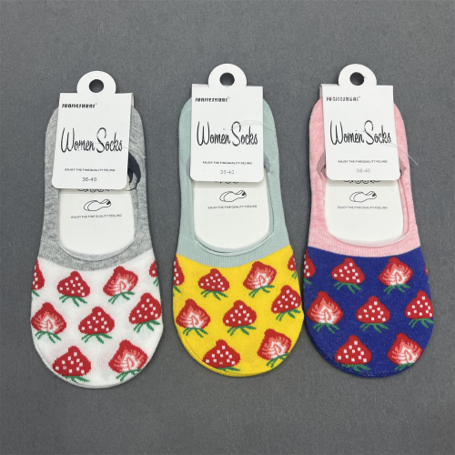 spring and summer socks women‘s cotton invisible socks strawberry pattern women‘s socks non-slip ankle socks silicone non-slip casual socks