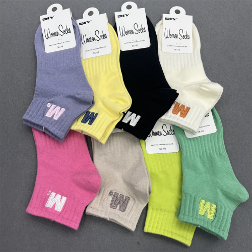 Women‘s Ins Fashionable Student Sports M Embroidered Small Mid-Calf Combed Cotton Socks Spring and Summer Matching Ladies‘ Short White Socks