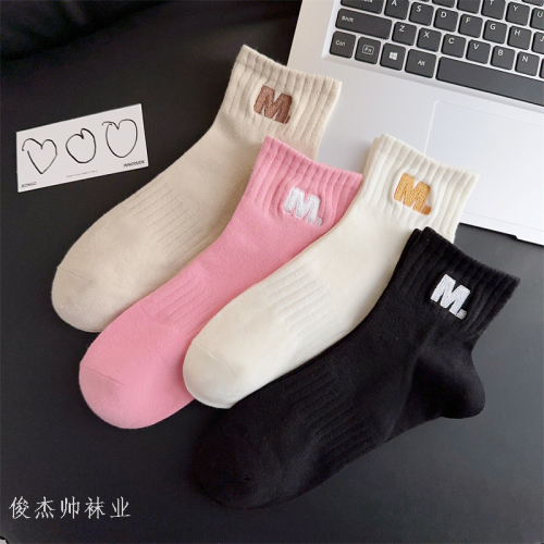 women‘s ins fashionable student sports m embroidered small mid-calf combed cotton socks spring and summer matching ladies‘ short white socks