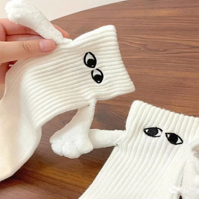  Who Can Hold Hands Automatically Cotton Middle Tube Internet Celebrity Can Hold Hands Magnet Pull Feet Socks Summer
