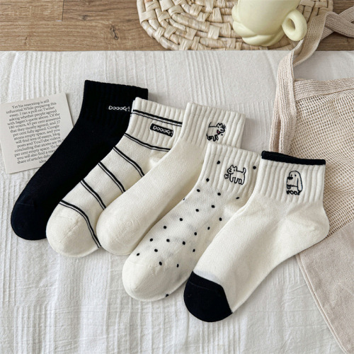 刺绣小狗袜子女韩版棉袜春夏季卡通可爱黑白色女袜子ins潮短筒袜