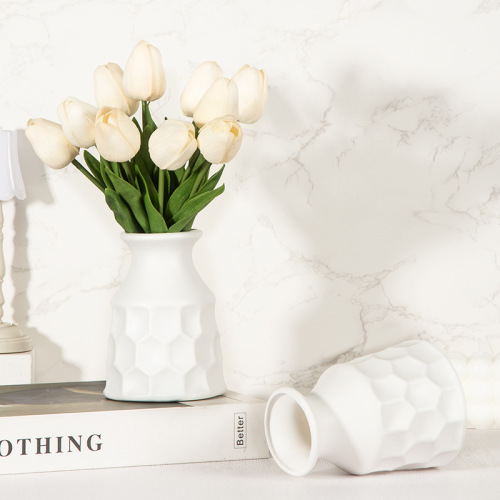 仿陶瓷塑料小花瓶办公桌装饰插花餐桌摆件白色花器吹塑一体可蓄水