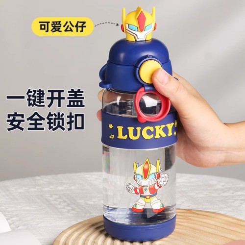 新款儿童水杯男孩女童食品级可爱便携小学生斜挎吸管杯子夏季水壶