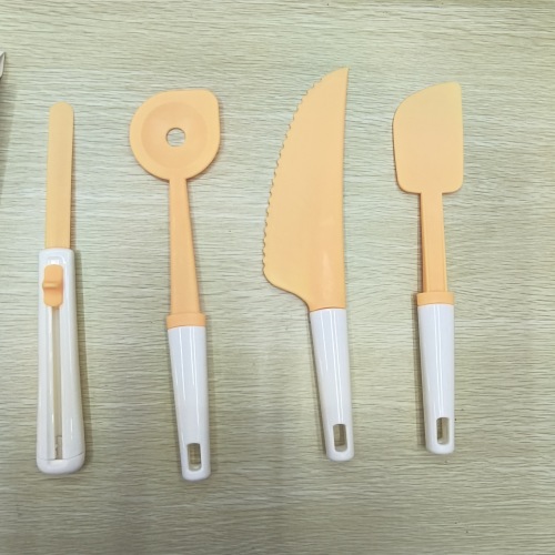 厂家现货蛋糕面包锯齿切刀塑料披萨刀切慕斯吐司刀跨境货源