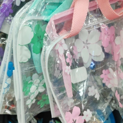 The manufacturer produces PVC wash bag, mixed colors, 800 pieces per piece