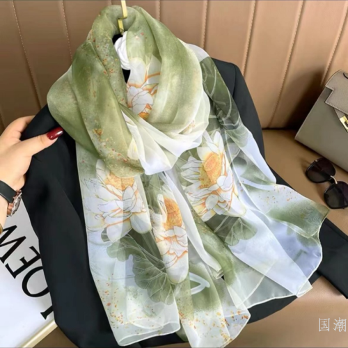 women‘s scarf 2024 new to give mom summer middle-aged and elderly gift high-end shawl scarf