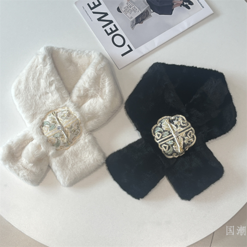 中国风重工刺绣玉扣交叉毛领围脖女冬季高级感护颈保暖毛毛绒围巾