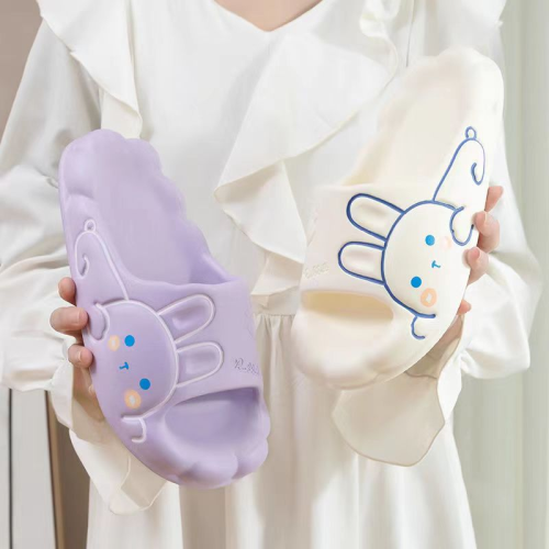 23 Years New Sandals and Slippers Women‘s Summer Indoor Home Shit Feeling Bathroom Non-Slip Cute Clouds slippers for Female Students