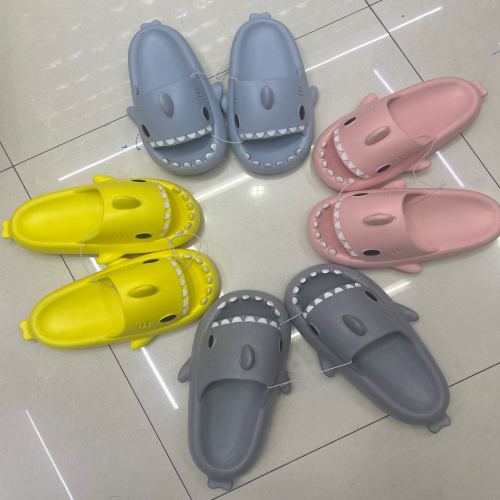 New Cartoon Shark Boys and Girls children‘s Shoes Beach Shoes Sandals Indoor and Outdoor Slippers Odorless Environmentally Friendly High Elastic Breathable