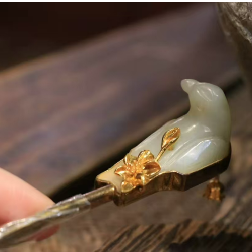 和田玉发簪 主体部分石镶嵌990足银  鸟头部分是18K金镶嵌设计