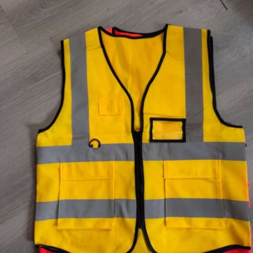 多口袋款黄色反光马甲