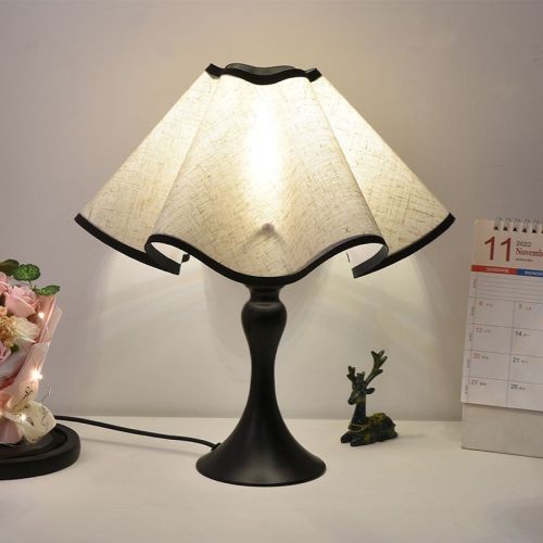 花瓣台灯北欧ins风抖音热卖高级简约书房卧室床头灯浪漫氛围台灯