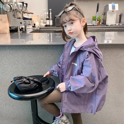 女童冲锋衣外套秋装2025新款洋气儿童春秋款小女孩运动连帽上衣潮