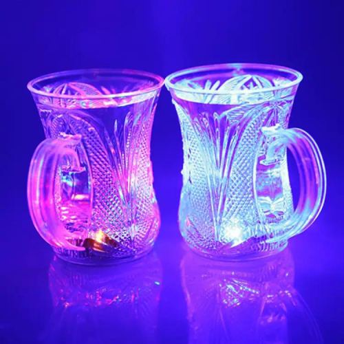 七彩发光杯子水感应啤酒杯倒水即亮变色发光杯酒吧KTV酒杯批发