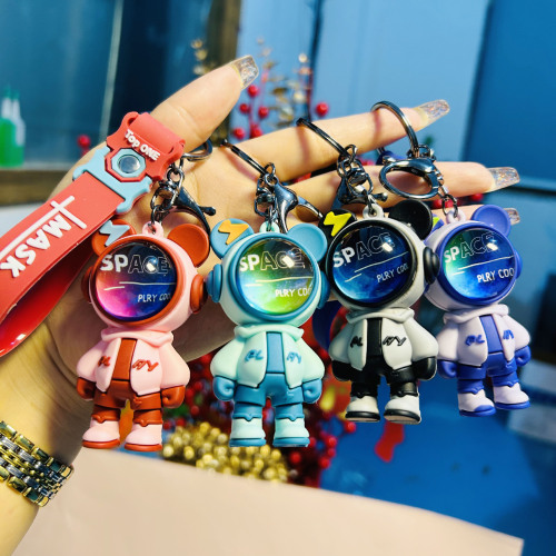 跨境卡通潮酷空间侠小熊钥匙扣汽车钥匙链学生书包挂件小礼品批发