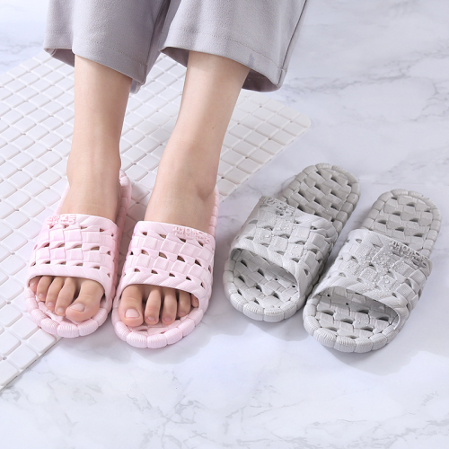 plastic home bathroom slippers women‘s new hollow non-slip home sandals hotel bath stall leaking sandals