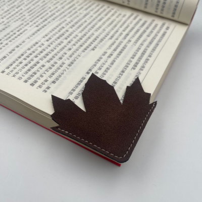Cross-Border Maple Leaf Leather Cornerite Bookmark Student Reading Notebook Paging Clip Bag Book Corner Maple Leaf Shape Bookmark