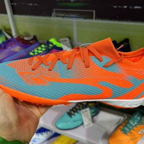Fashion Adult Competition Soccer Shoes Bright Color Series Spiked Shoes Pointed Toe Anti-Collision Men‘s Football Running Shoes
