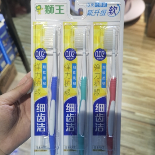 LION Elastic Gum Care Special Offer 3 Pieces