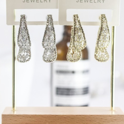 2024 popular super flash geometric zircon ear studs affordable luxury fashion eardrops female dual-wear high-grade sense all-match temperament earrings